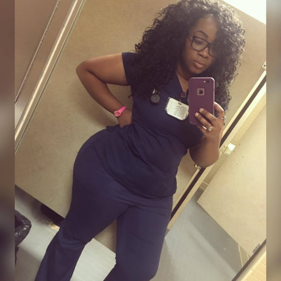 assaholix-ratedthickent:  BEAUTYLIKEME_ in her work attire😍  🇩 🇮 🇲 🇪