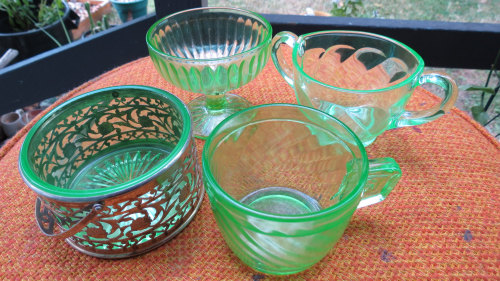 wickedclothes:Glow In The Dark Green Uranium Glass DrinkwearThis glasswear set from the 1930s includ