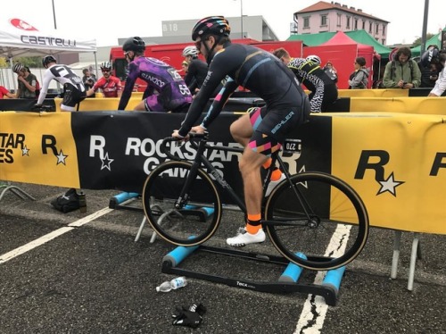 eastlondonfixed:@actuallyedgars warming up for qualifying heat 3 of @redhookcrit milano #rhcm9 #east