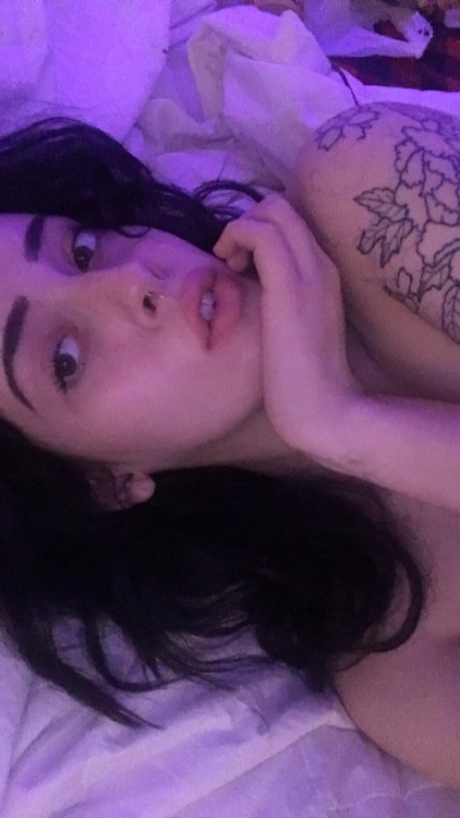 eeveestevie:  I’m just cute w/out makeup and I want everyone 2 know it