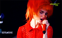 hayleys:  hayley williams + headbanging 