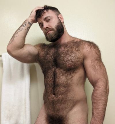 hairyscottishroy:hairydadsandmuscle:Gorgeous