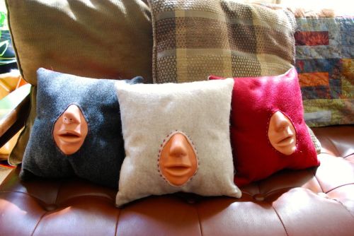 DIY Make Out Practice Pillow Tutorial from Instructables by emilygraceking (who has a sense of humor