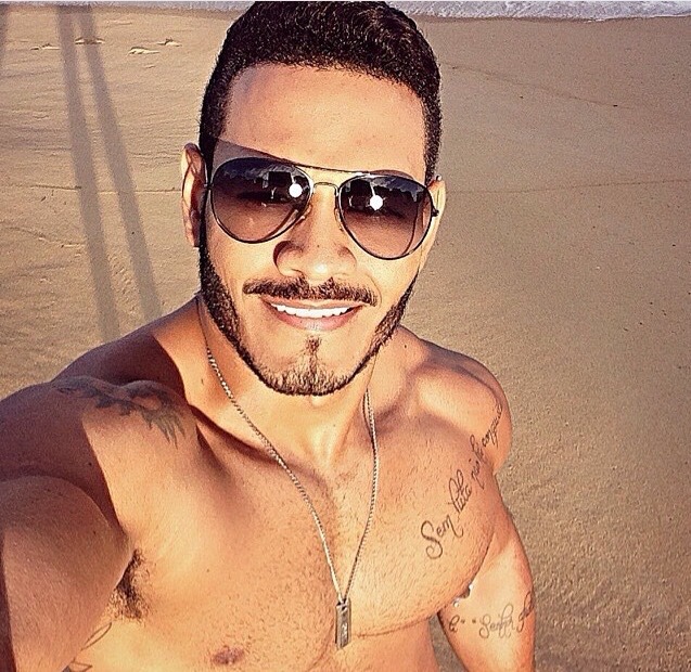 roheartlessro:  Sexy 😍😍😍