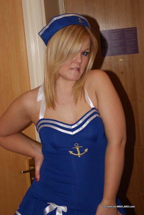 very horny and sexy gave  me  a hard on 