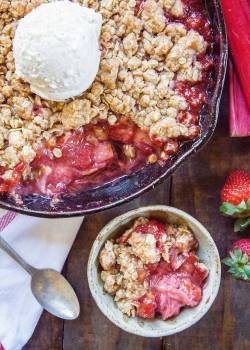 foodffs:  Strawberry Rhubarb CrispFollow