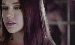 izzylcwis:Isabelle Lightwood + purple. 