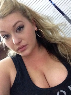Plus-Size-Barbiee:  Got My Hoochie Hoops On!  Holy Crap&Amp;Hellip; So Gorgeous Plus-Size-Barbiee