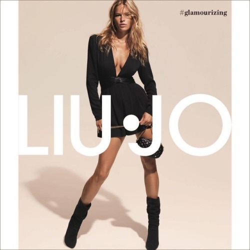 ANNA @annaewers stars in @liujoglobal’s S/S ‘19 campaign. Ph @mertalas @macpiggott Styli