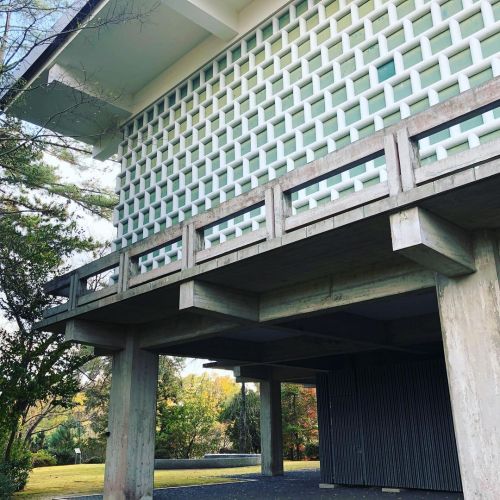 大和文華館“文華苑” [ 奈良県奈良市 ] ② Yamato Bunkakan Museum&rsquo;s Garden, Nara ーーモダニズム建築でも庭屋一如。高円山・春日山をのぞむ丘陵地に 