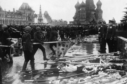 historicaltimes:  Soviet Troops throw captured Nazi Banners and Flags on the steps of Lenin’s Mausoleum during the Victory Day Parade June 24, 1945. via reddit 