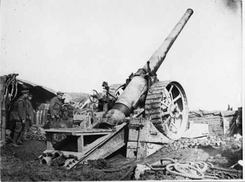 ww1inpictures:British 6 inch Mark VII gun at work, 1917