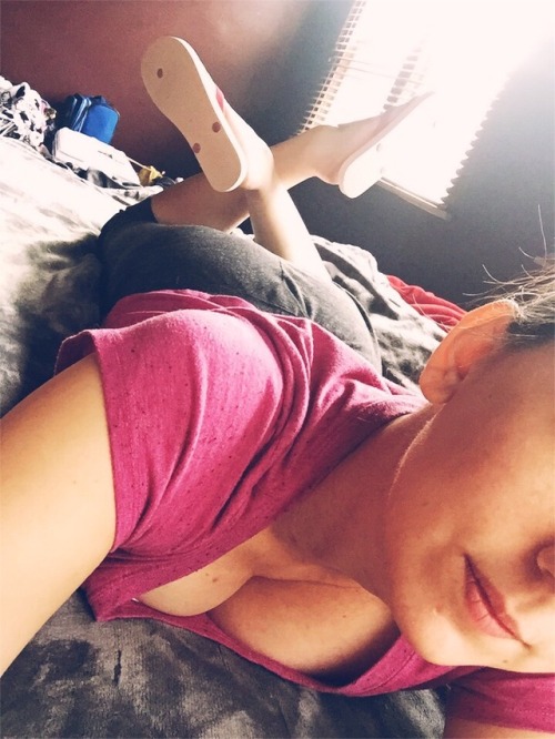 hapawahine:  Relaxing in my new home. Then it’s back to packing the previous home & unpacking the new home.   So many things to do. So little time left.   Same state… different city.