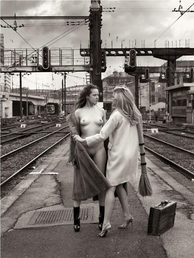 theblackcatzon:  toutdroitaller: Bettina Rheims - Rose, c’est Paris. L’air de