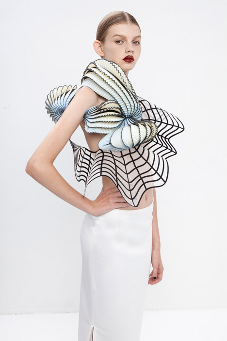 anaispaws:  3D PRINTING: Hard Copy | Noa Raviv As orderly as it looks, the digital world made of grids, patterns, and mathematical algorithms, in daily use often looks chaotic. Noa Raviv, a 26-year-old Tel Aviv based fashion designer, creates for this