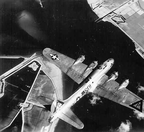 Aerial View Boeing B-17G-95-BO Flying Fortress Bomber 43-38757 “Peasleys Payoff” On Mission. 384th B