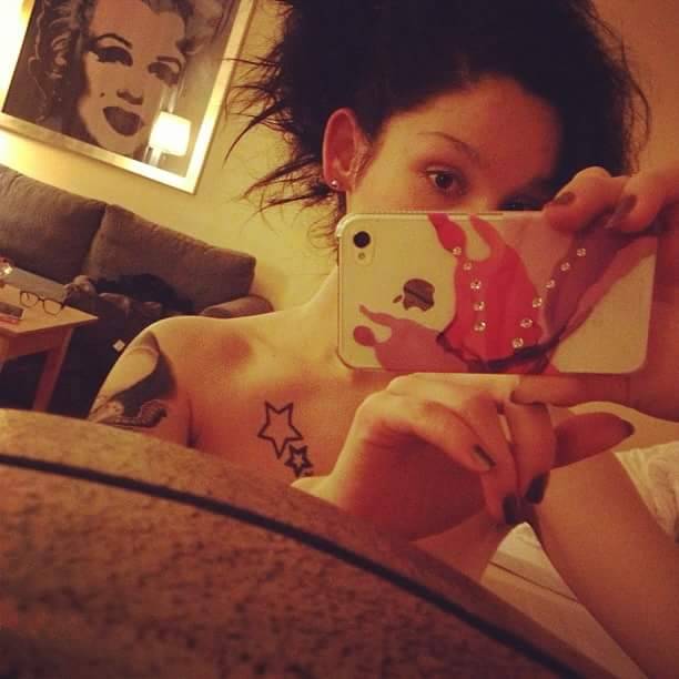 apixiedoll:  On the floor where I belong.  😍😍😍😍😍😍