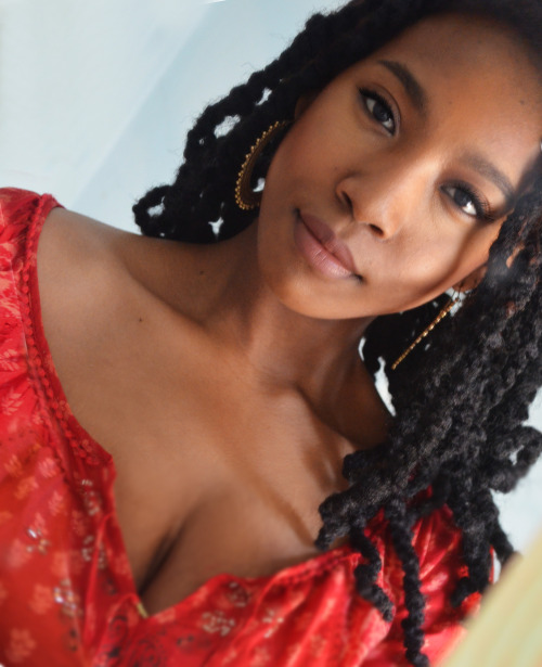 blackintellectunrefined:  illbegotdamn:  marniemoo:  I managed to softly smile without lookin like a baby  :’)  Oh my  ^ yes … Jesus 