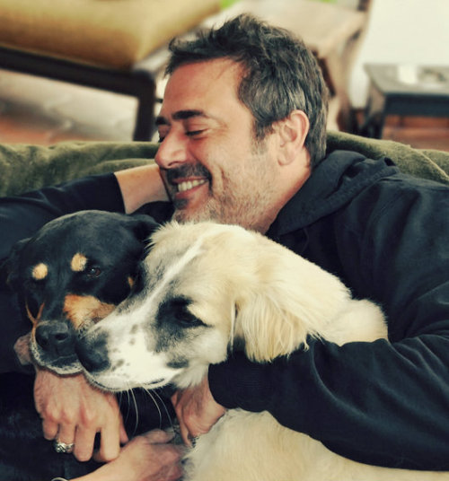 ladylorelitany:  astronomielover: peyton-sawyer-scott18:  Jeff and puppies.   Jeffrey Dean Morgan + Dogs = 💘💞💓  Always reblog Jeff and dogs. <3