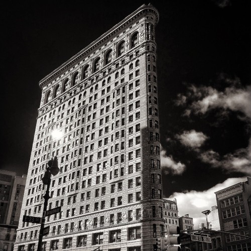 artblackwhite: Flatiron building by spikerbagger big apple,blackandwhite,bw,flatiron building,manhat