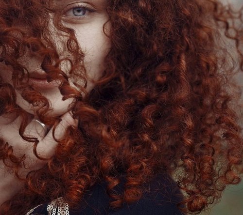 ziomantaz: Silver ring and curly hair…