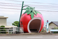 crazy-kitch:fruits bus stop - Nagasaki