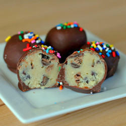 ilovedessert:Cookie Dough Truffles