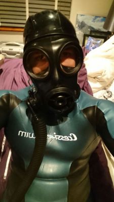 rubberboy-sheeman:  Gas mask and customised