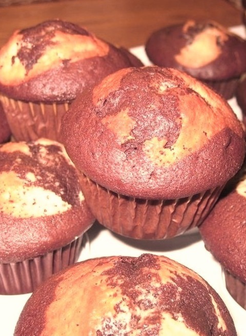 Self-Filled Cupcakes II - DessertsDevil's Food Cupcakes That Are Filled With Cream Cheese And Chocolate.
