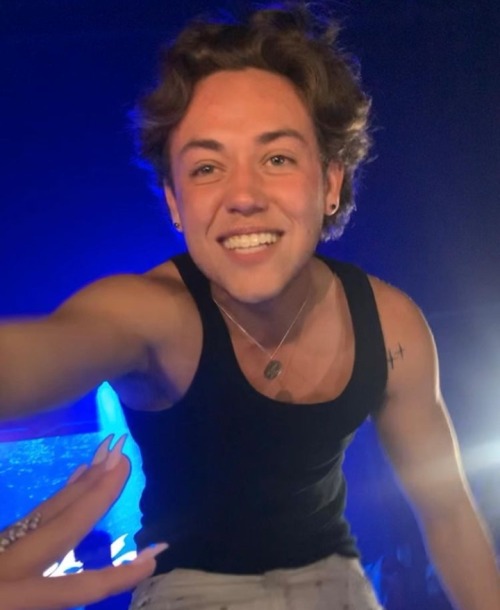 theclassymike:Ethan Cutkosky performing in Dallas, Texas (May 27, 2022)