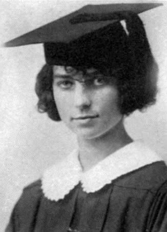 Agnes Moorehead earned a bachelor’s degree in 1923, majoring in biology at Muskingum College i