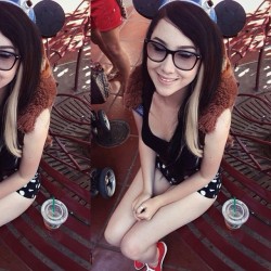 laadyyblue:  Being dorky & cute at Disneyland