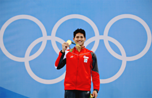 neymerjr: Joseph Schooling of Singapore celebrates winning the gold medal in the Men’s 100m B