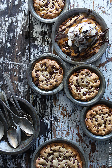 thecakebar:  Skillet Chocolate Chip Cookie 
