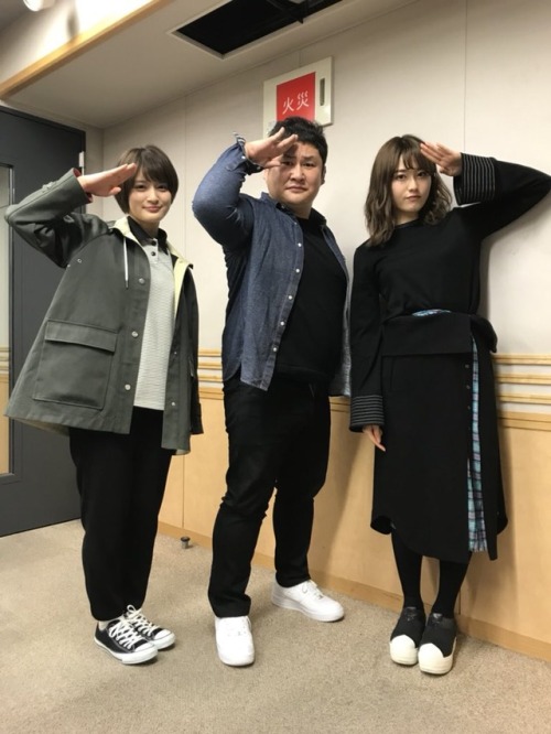 sakamichipost46:  オテンキのり@otenkinori 2018.04.18 02:45https://twitter.com/otenkinori/status/986299558077464577織田奈那 & 守屋茜 & オテンキのり × レコメン!