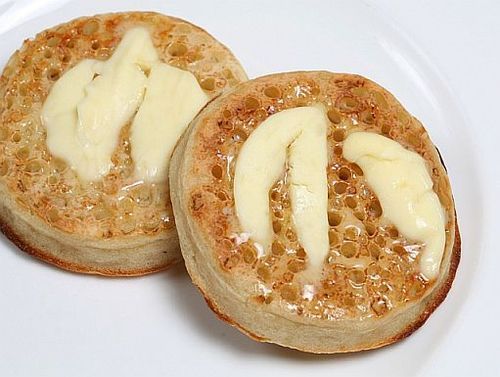 The Difference Between Crumpets and (English) Muffins (also: what do English people call English muffins?)