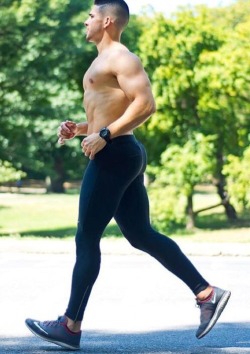 spandex-drives-me-wild:  #hunk 