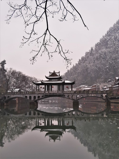 picturesofchina:Winter in Fenghuang, Hunan