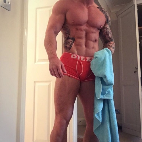 hotmessguys:  Instagram user: Richalbrow7  ♣♂ Hot Mess Guys ♂♣ 