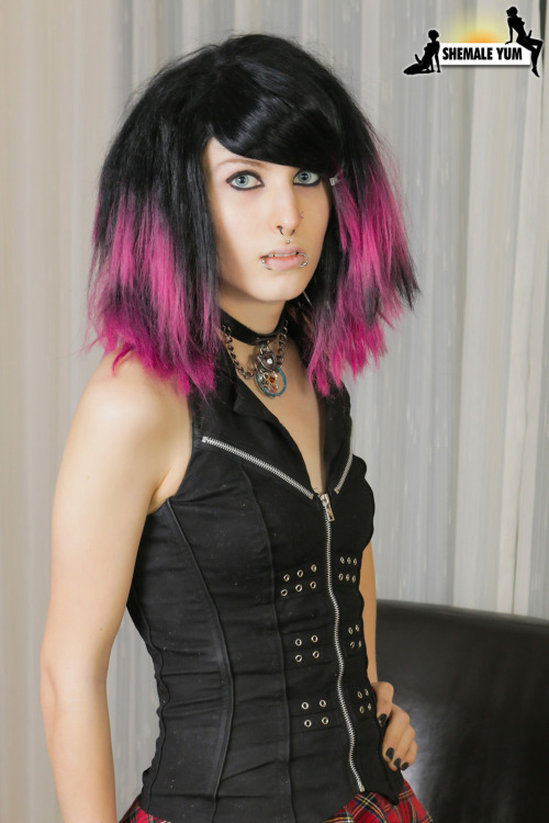 inquisitive2:  groobysteven:  Kass Phoenix debuts on ShemaleYum.com today!#groobynewbie  Stunning