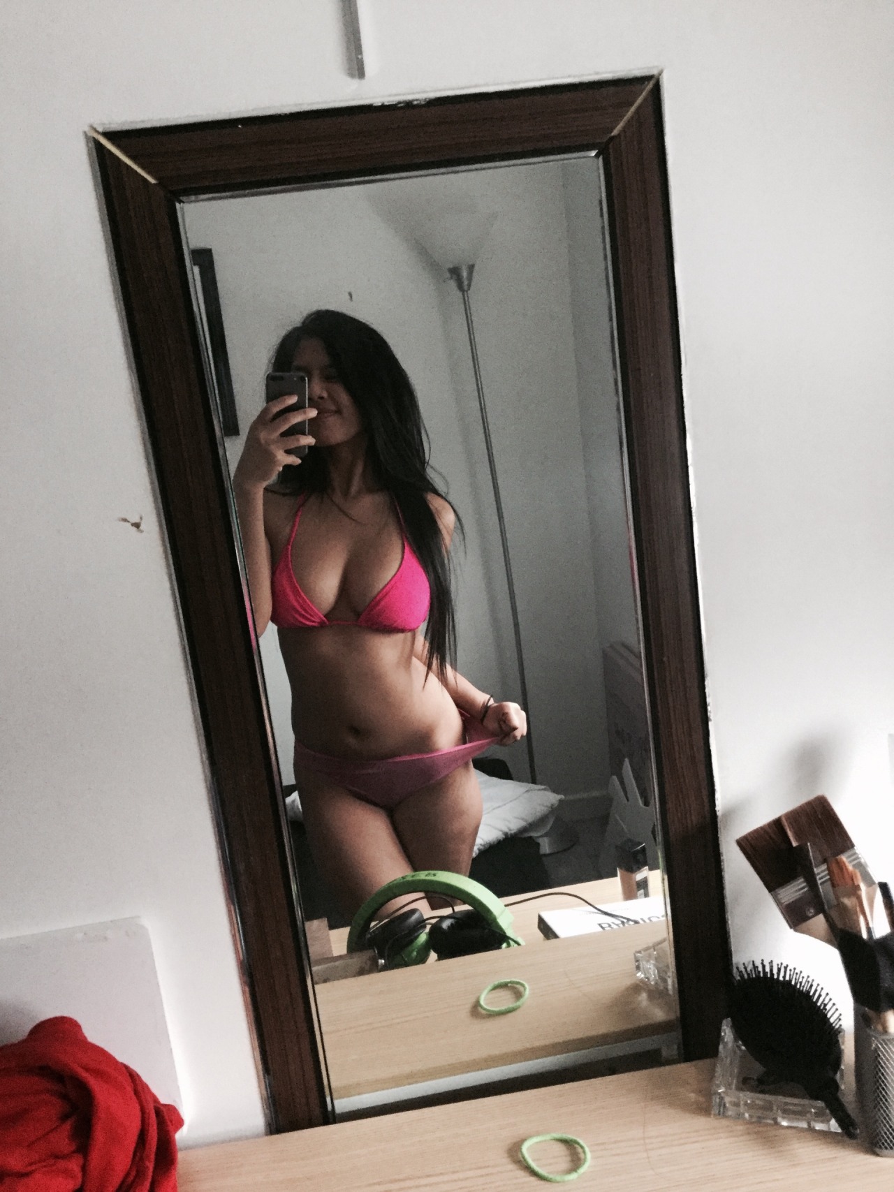 ddtus:  regaliarx7:  ddtus:  Ready for summer ! Sorry it’s messy lol  you’re