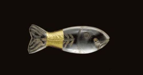 deanbeezer:Roman Rock Crystal Gold Fish Pendant 1st-3rd cent. AD(via (15) Pinterest • The world’s ca