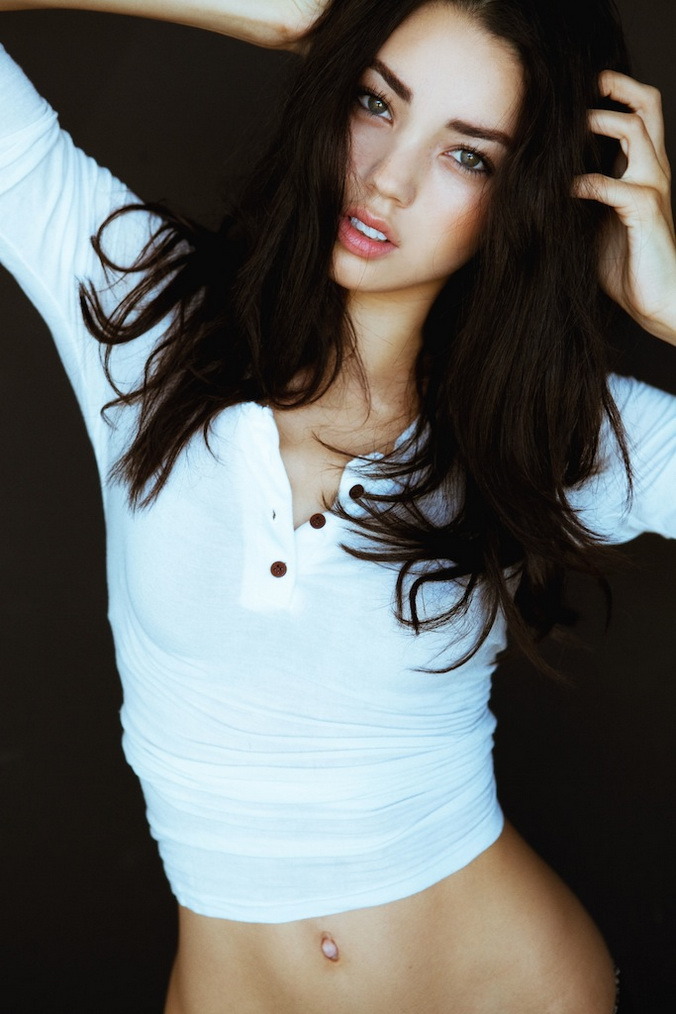 cute-brunette-babe:  Brunette BabeBrunette Babe Twitter