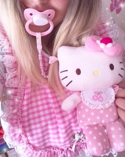 hellogirlcat: Irl dolly 😇🎀💕  I’m in love with my new bib 🙊💗 