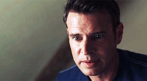 elizabethkween:  #whatever you do#don’t imagine these gifs as will encouraging frankie during 