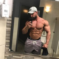 dcgayfit:  dafyddbach: Must be something about Arctic waters… Canadian Body builder Dylan Thomas. But with that name we’re claiming him for Wales! For more muscle hunkery follow @dafyddbach   Oh daddy #happyfathersday