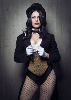 universalcosplayunited:  Zatanna Cosplay by Ginnykins 