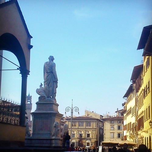 Dante on a Sunny Day in Florence. #florence #italy #dante #statue #sunny #firenza @llallamalla