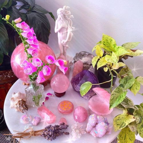 Sharing my Venus altar As an Venus/Aphrodite devotee, I love rearranging and refreshing my altar, as