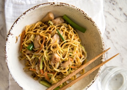 wannabe-alice2: ~ LOW CAL | Chow Mein Recipe ~ 282 calories | 8g Protein | 8g Fat | 46g Carbs Time n